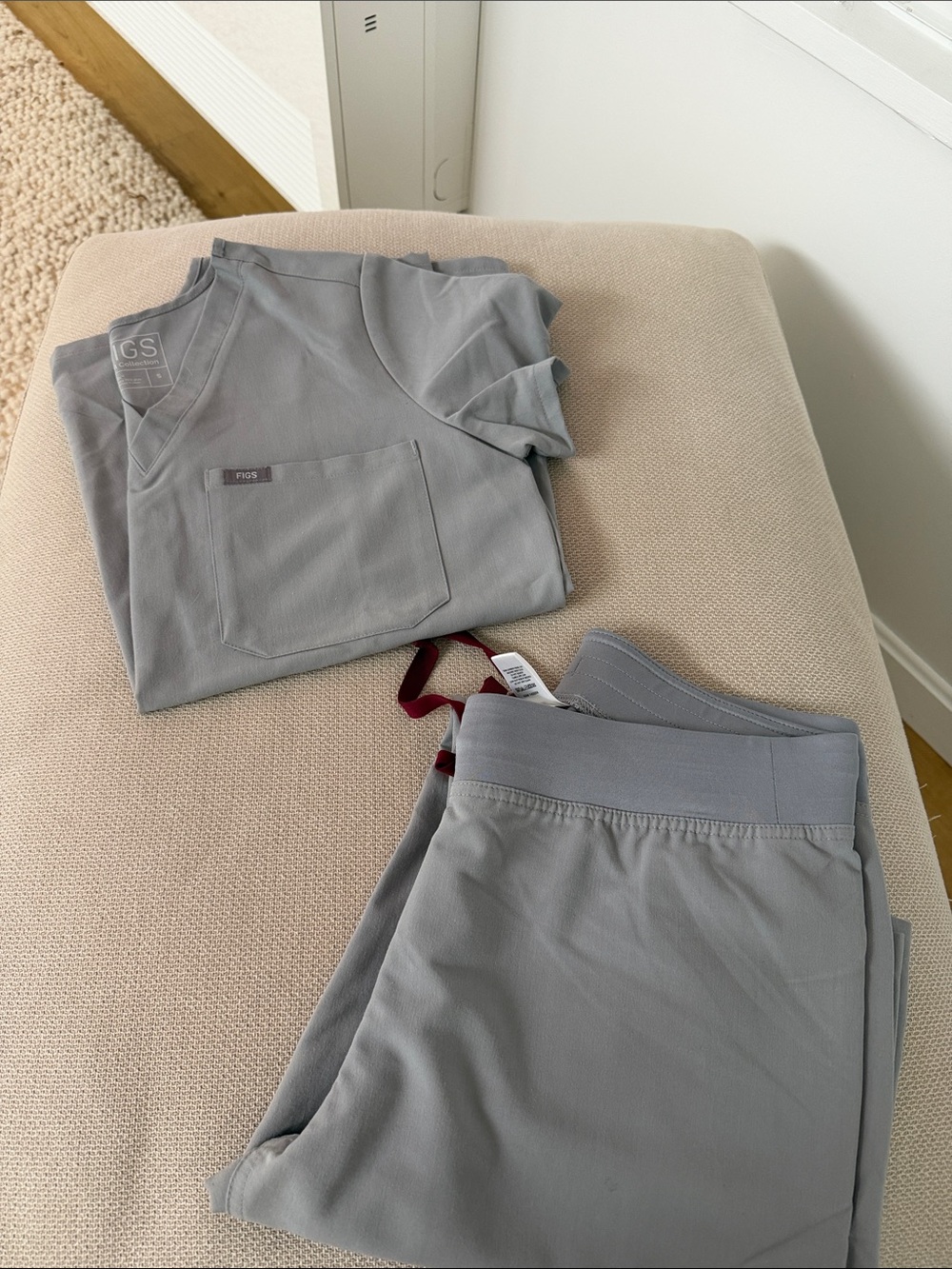 Figs Women's Gray Scrub Top and Pants Set - S/ST